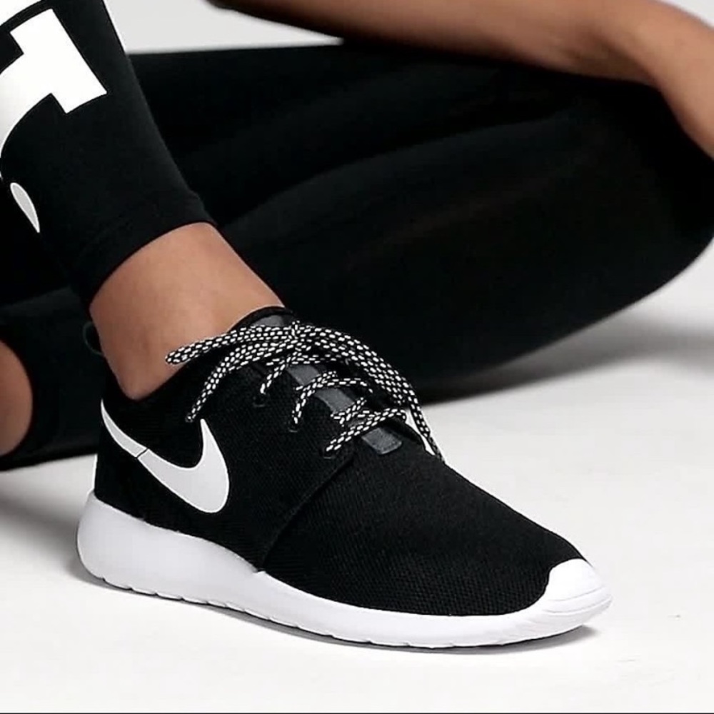 NWT Nike roshe one black sneakers shoes - Picture 2 of 7